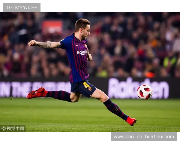 拉菲尼亚禁区内抢点补射成功